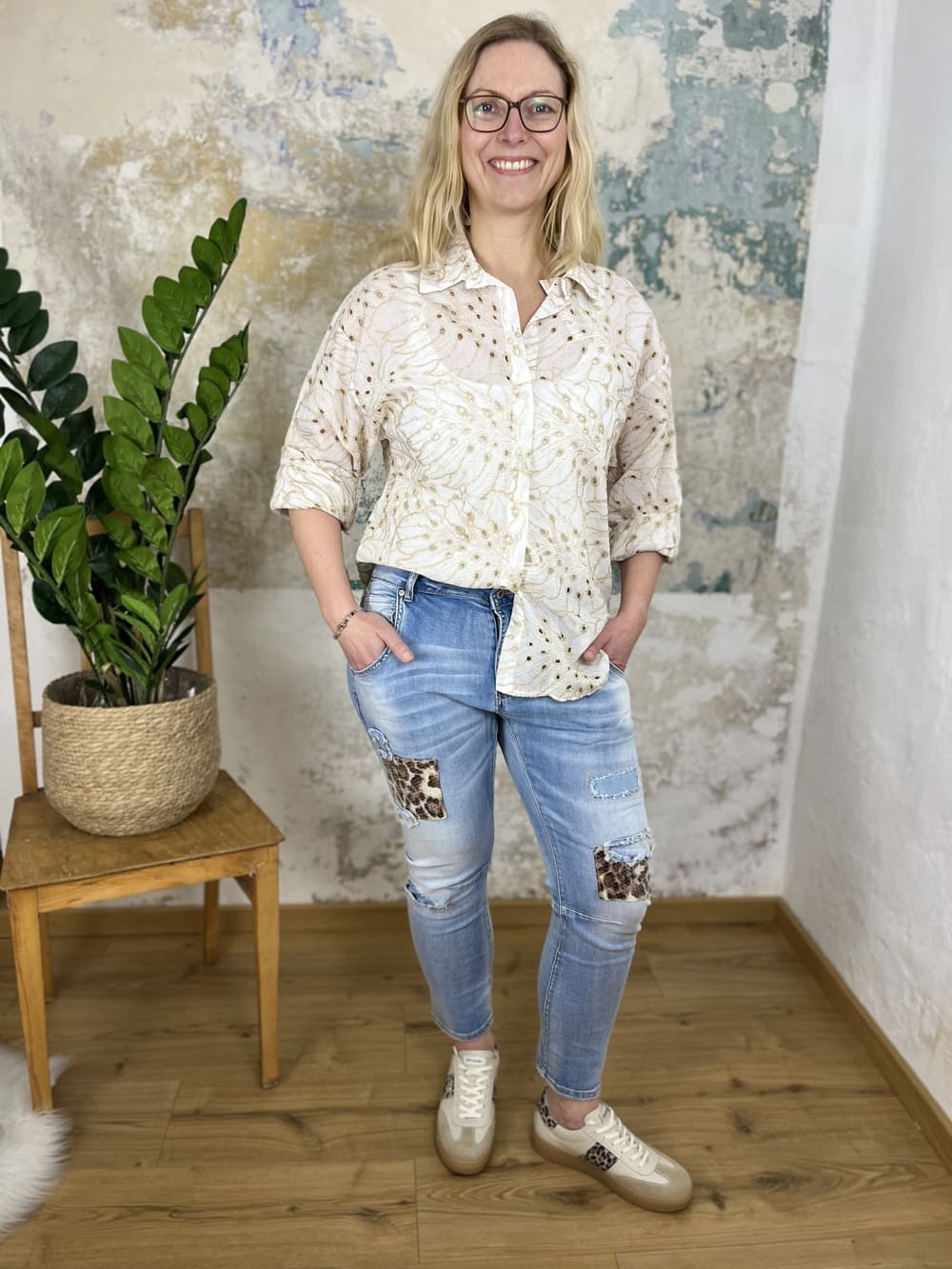 Bluse mit Lochstickerei, ecru-beige