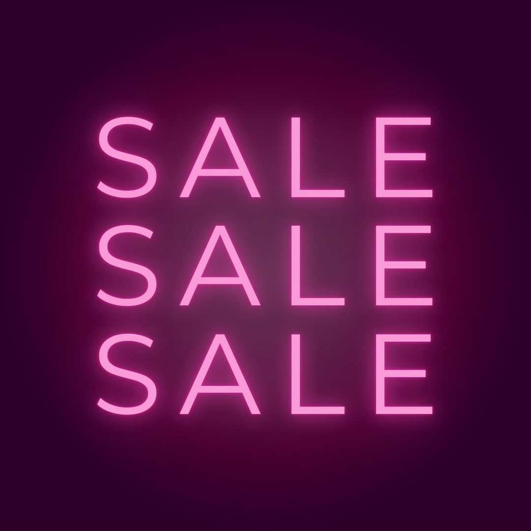 Knalliger SALE-Schriftzug in leuchtendem Neon-Pink – auffälliges Design für reduzierte Mode-Highlights bei Bella Vita.