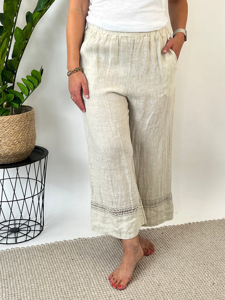 7/8-Leinenhose mit Crochet-Bordüre, beige von Bella Vita - Mode &amp; Lifestyle