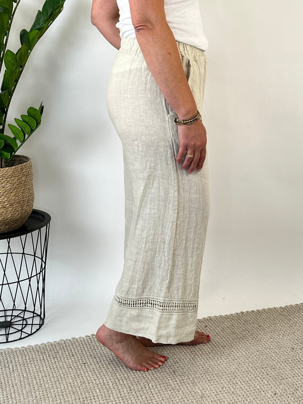 7/8-Leinenhose mit Crochet-Bordüre, beige von Bella Vita - Mode & Lifestyle