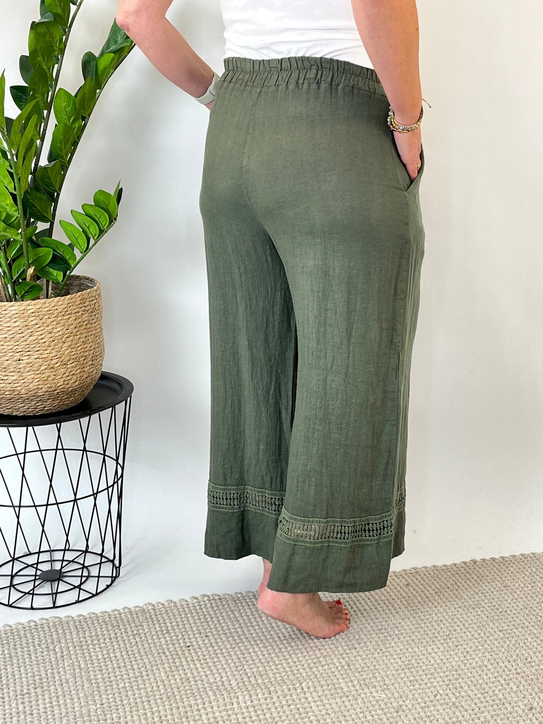 7/8-Leinenhose mit Crochet-Bordüre, khaki von Bella Vita - Mode &amp; Lifestyle