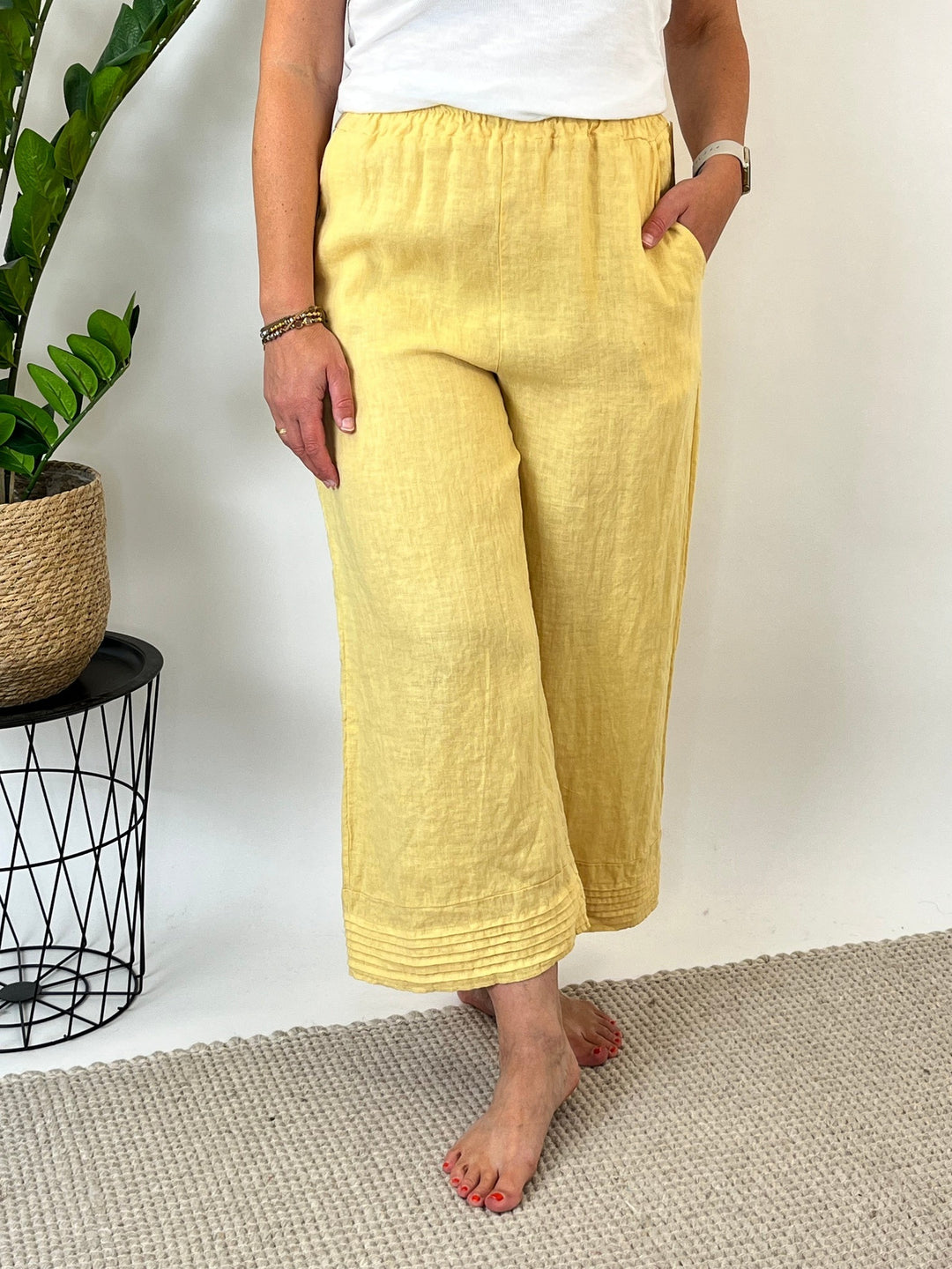 7/8-Leinenhose mit Zierfalten, gelb von Bella Vita - Mode &amp; Lifestyle