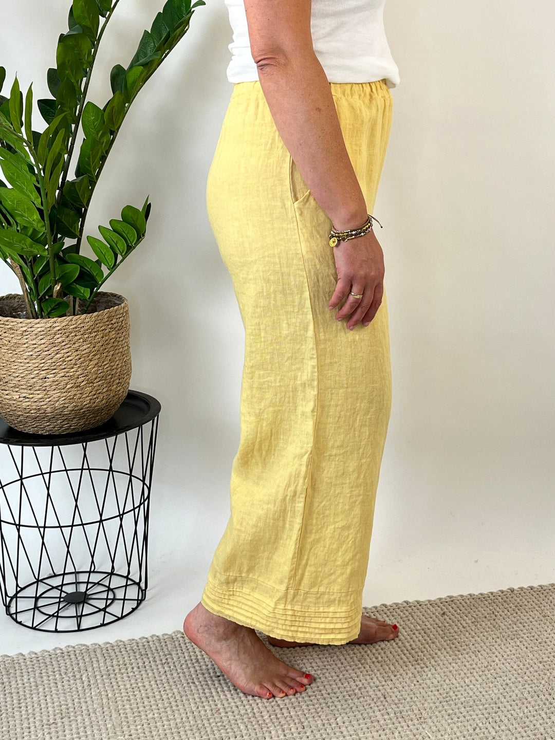 7/8-Leinenhose mit Zierfalten, gelb von Bella Vita - Mode &amp; Lifestyle