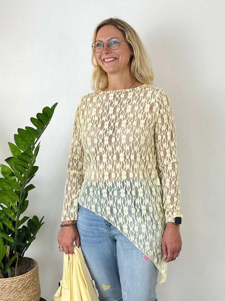 Asymmetrisches Spitzenshirt, vanillegelb von Bella Vita - Mode &amp; Lifestyle