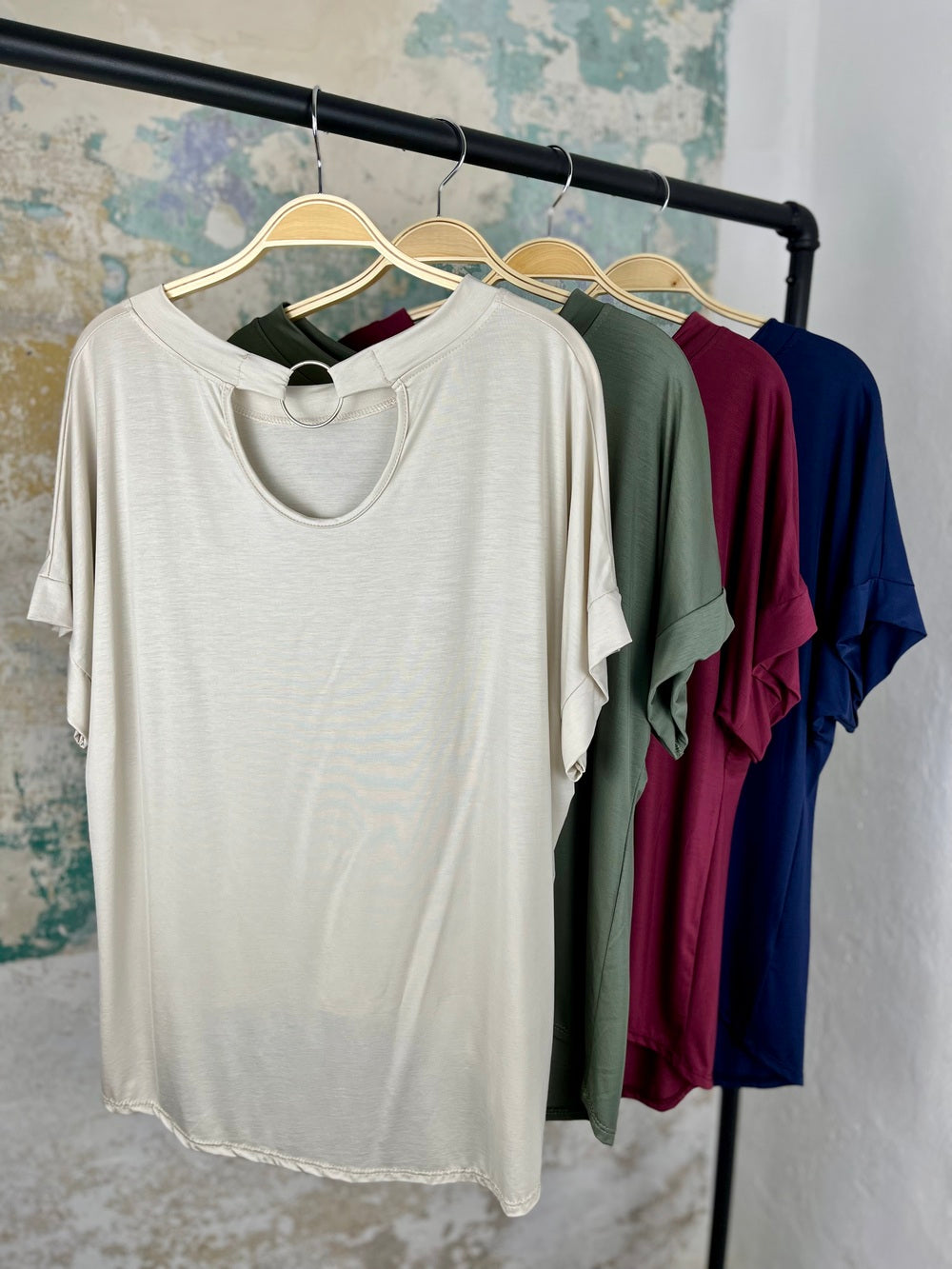 Basicshirt mit Zierring hinten von Bella Vita - Mode &amp; Lifestyle