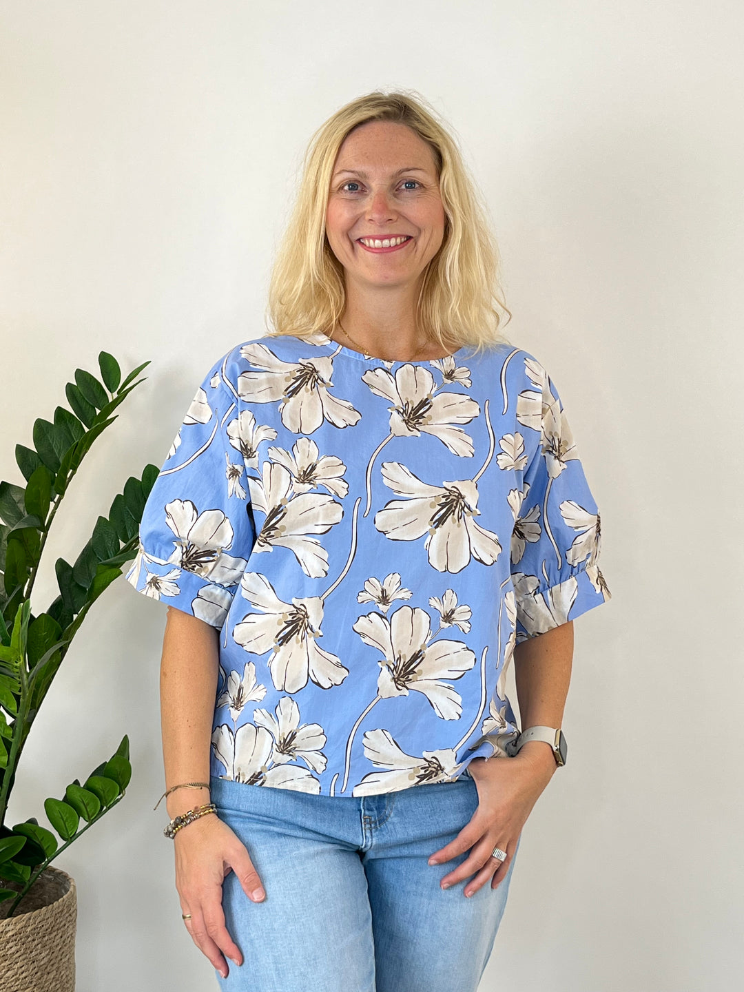 Baumwollbluse "Flower Love", hellblau von Bella Vita - Mode &amp; Lifestyle