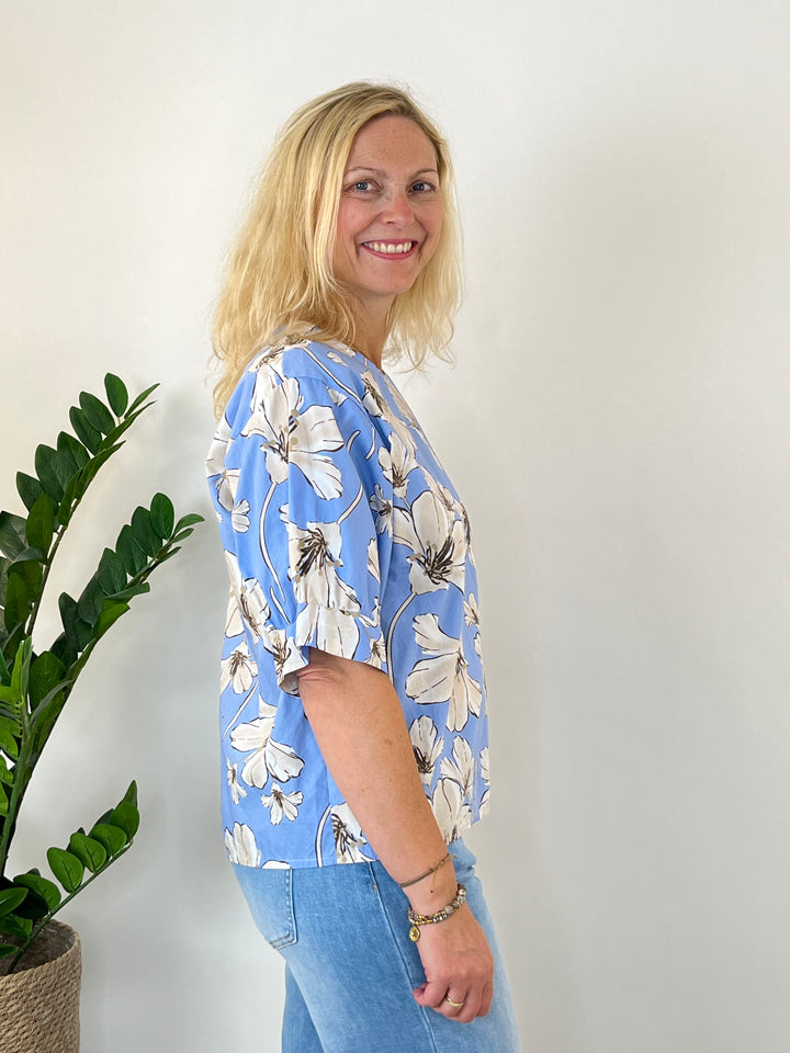 Baumwollbluse "Flower Love", hellblau von Bella Vita - Mode &amp; Lifestyle