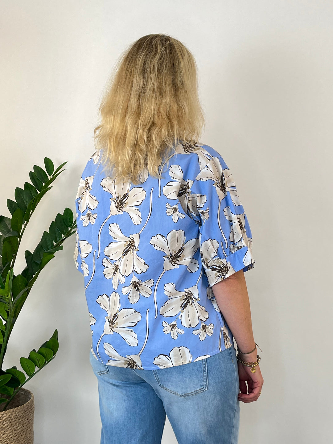 Baumwollbluse "Flower Love", hellblau von Bella Vita - Mode &amp; Lifestyle