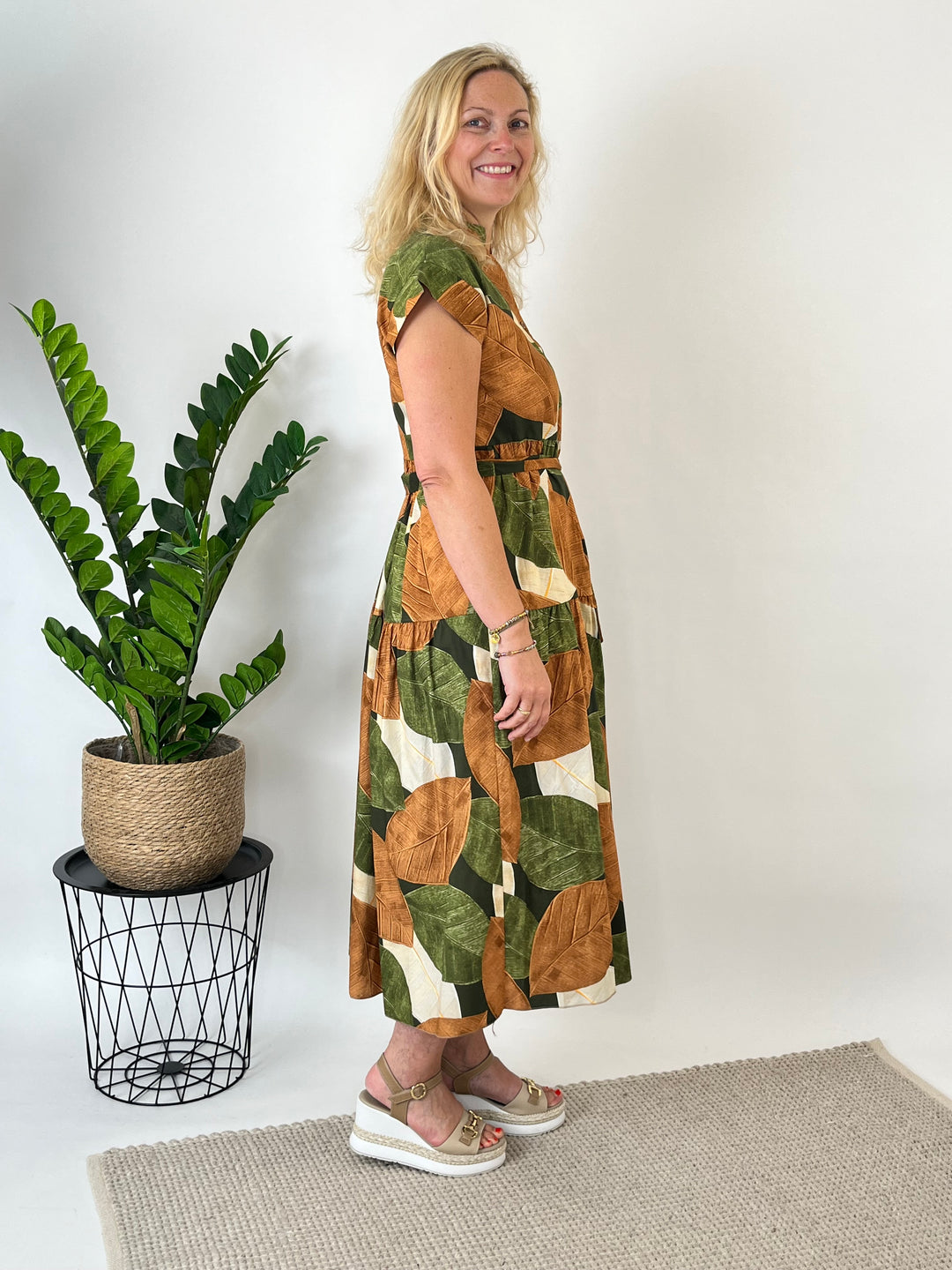 Baumwollkleid Summer Bloom, khaki-cognac von Bella Vita - Mode &amp; Lifestyle