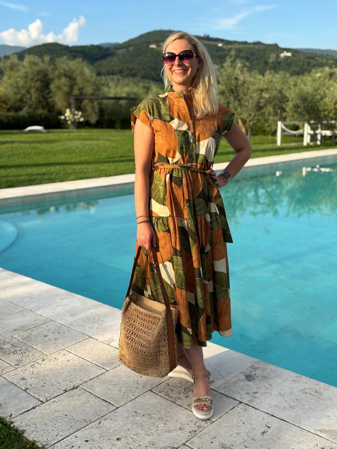 Baumwollkleid Summer Bloom, khaki-cognac von Bella Vita - Mode &amp; Lifestyle