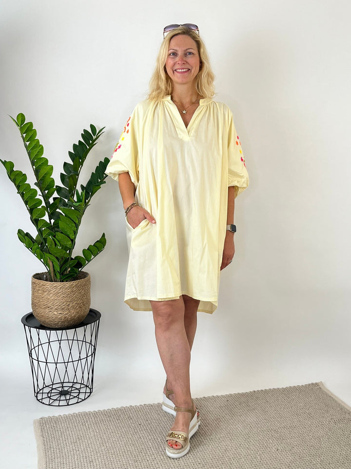 Baumwollkleid mit Stickerei, vanillegelb von Bella Vita - Mode &amp; Lifestyle