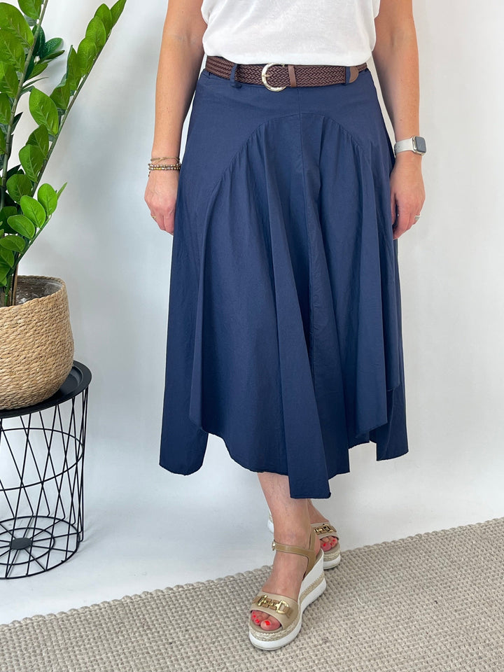 Asymmetrischer Baumwollrock marine mit Ziergürtel und fließendem Saum
