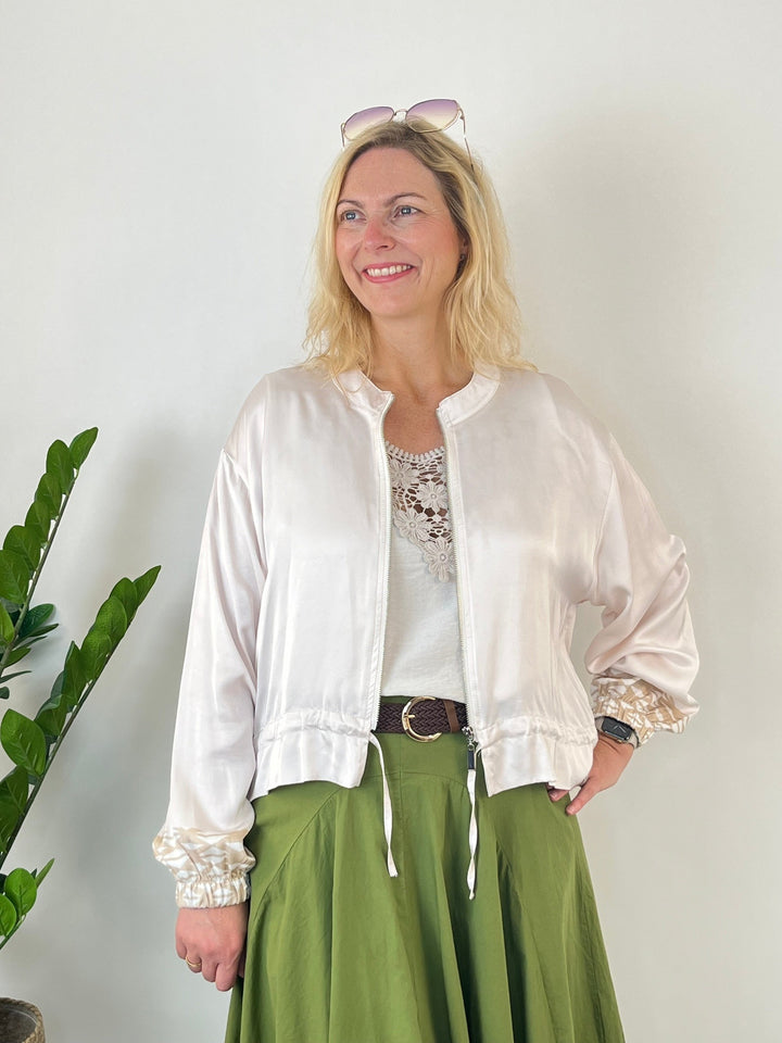 Ecru Blouson Bella Italia mit geometrischem Ärmelmuster und Tunnelzug