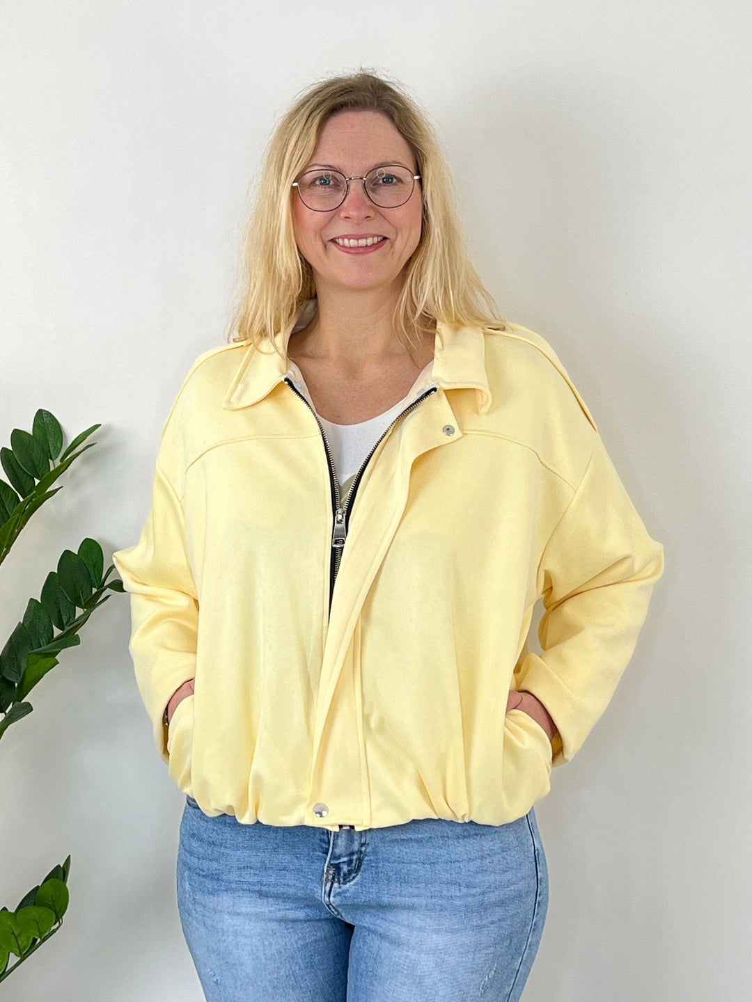 Blouson aus Veloursimitat, gelb von Bella Vita - Mode &amp; Lifestyle