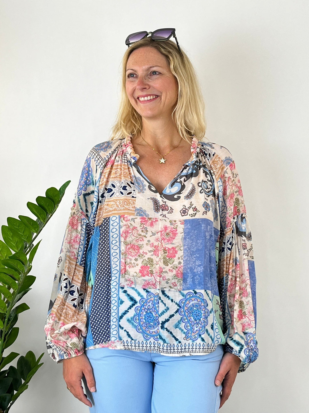 Bluse Patchwork-Print mit Seide, blau-rosé von Bella Vita - Mode & Lifestyle