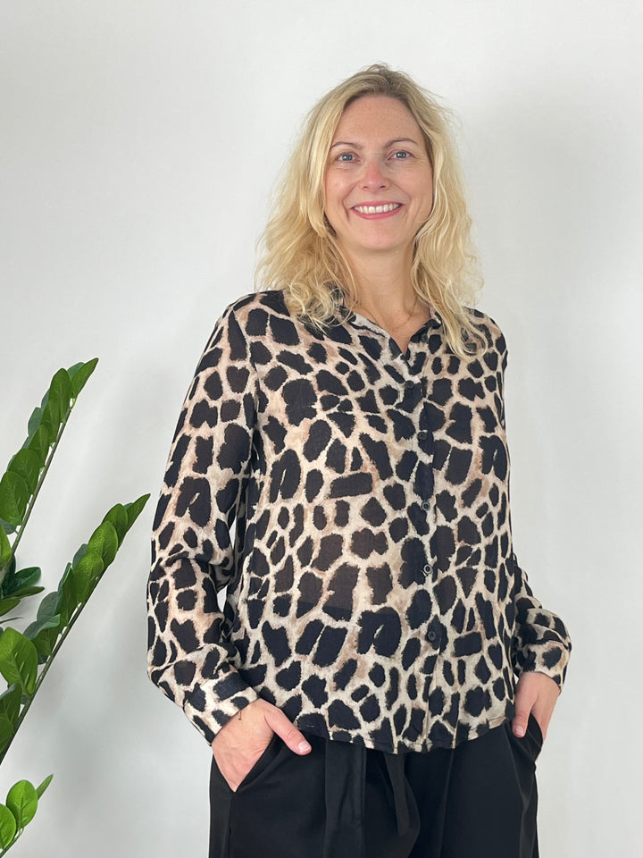 V-Ausschnitt Schwarz-Beige-Wildtier-Bluse mit langer Ärmel und Knopfleiste