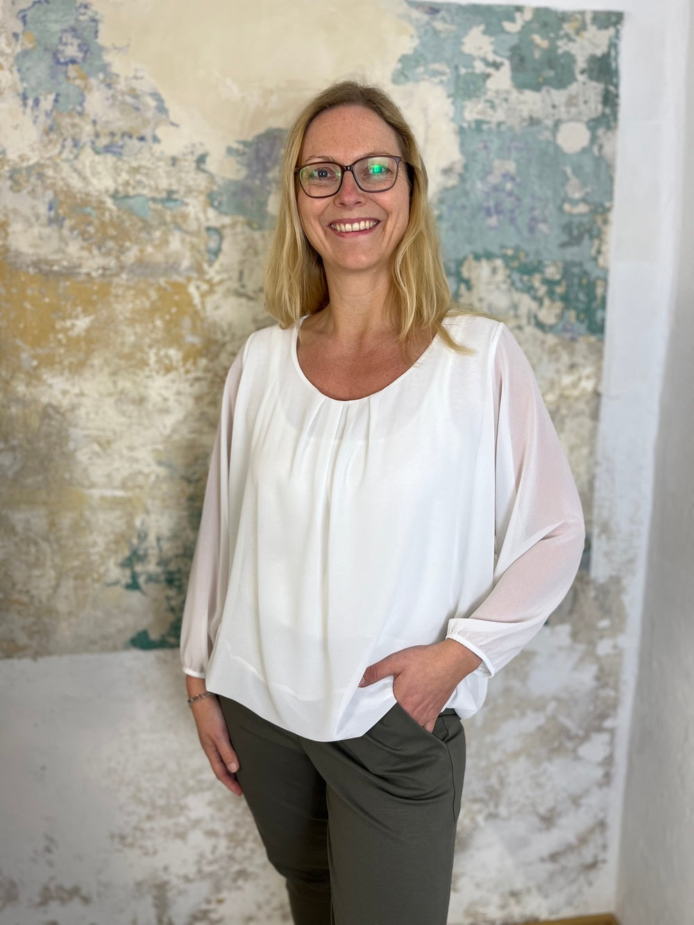 Bluse mit Langarm und Falten im Vorderteil von Bella Vita - Mode & Lifestyle