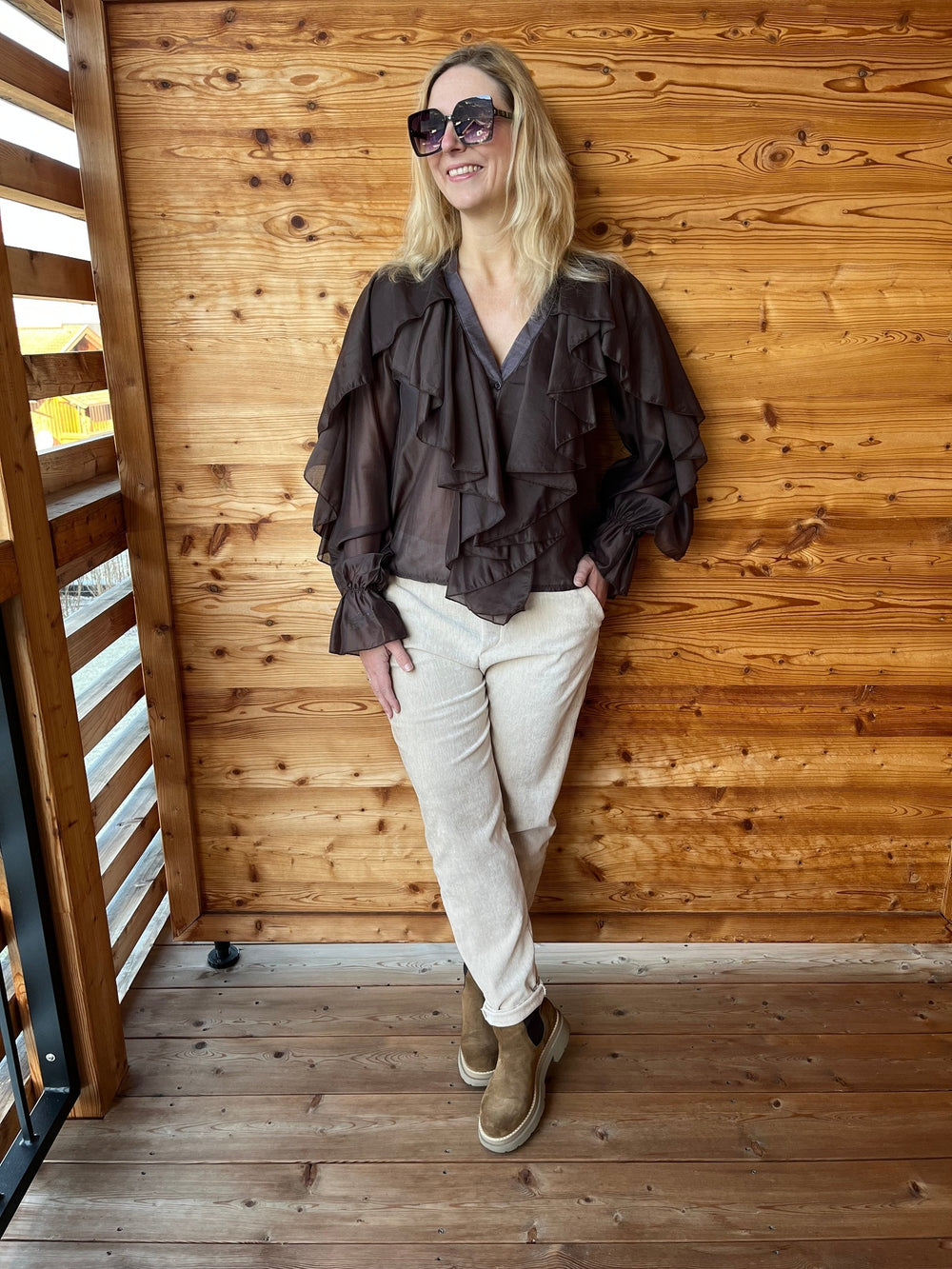 Bluse mit Rüschen, braun von Bella Vita - Mode & Lifestyle