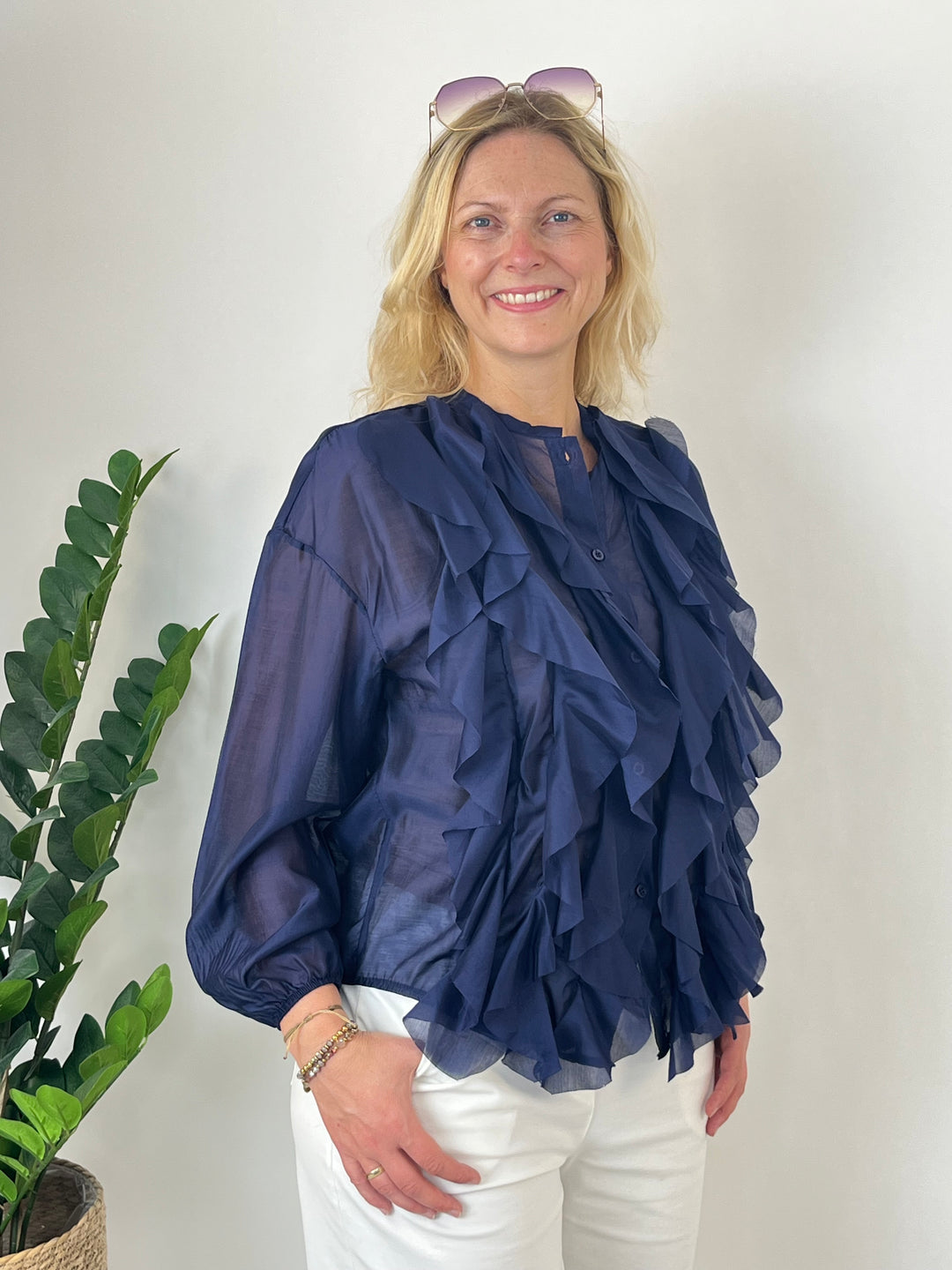 Bluse mit Rüschen, marine