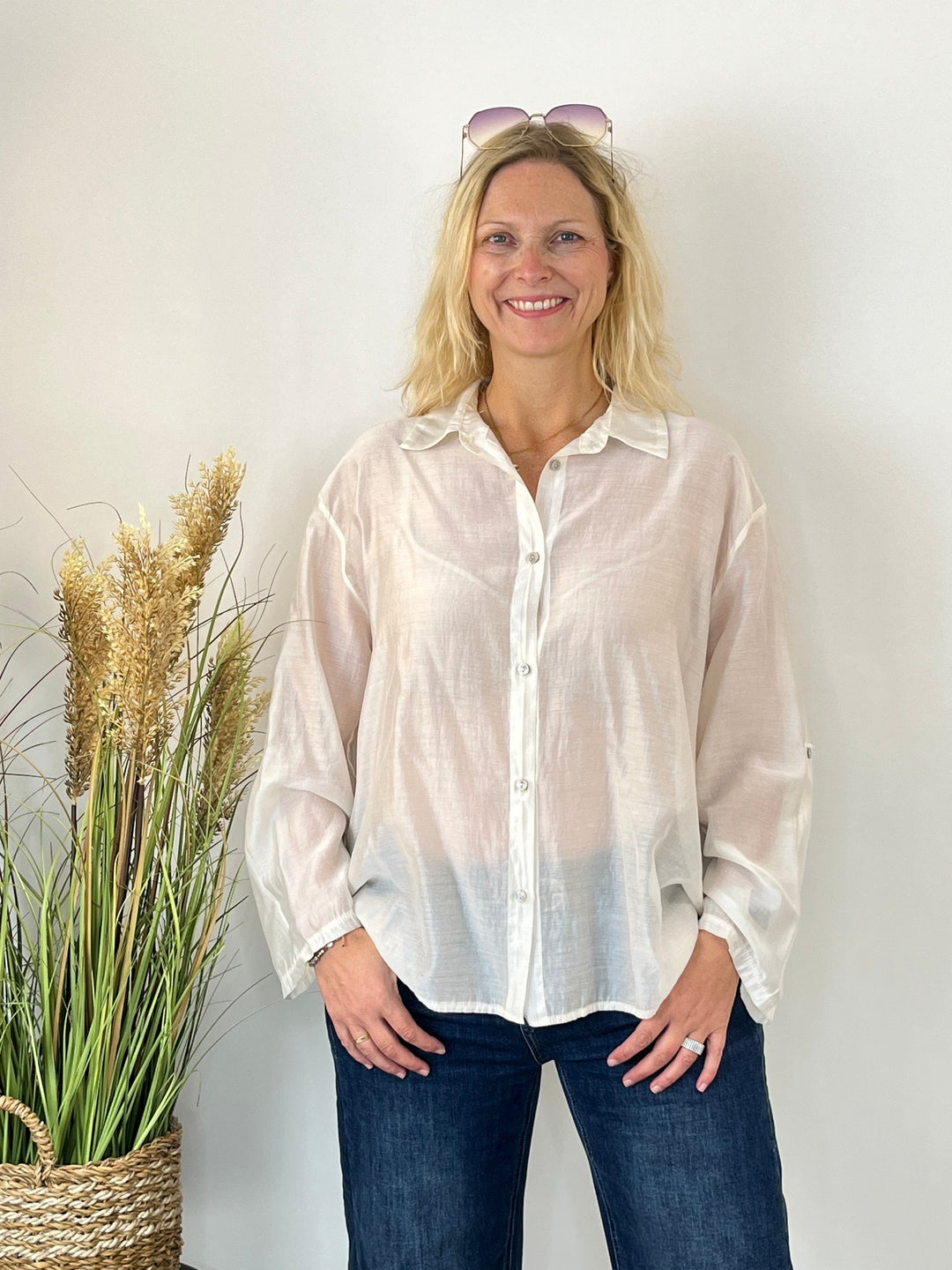 Ecru Lyocell-Bluse mit Spitzenrücken und langen Ärmeln