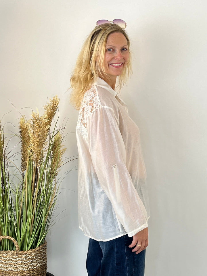 Ecru Bluse mit Spitzenakzent und Ärmelriegel