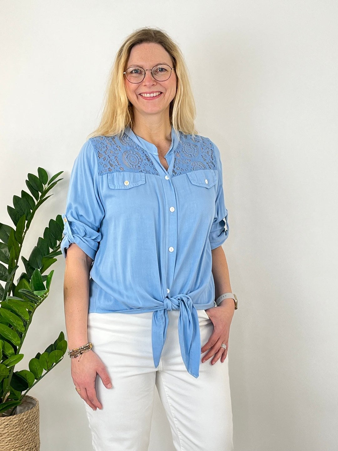 Bluse mit Spitzeneinsatz in Feincordoptik von Bella Vita - Mode &amp; Lifestyle