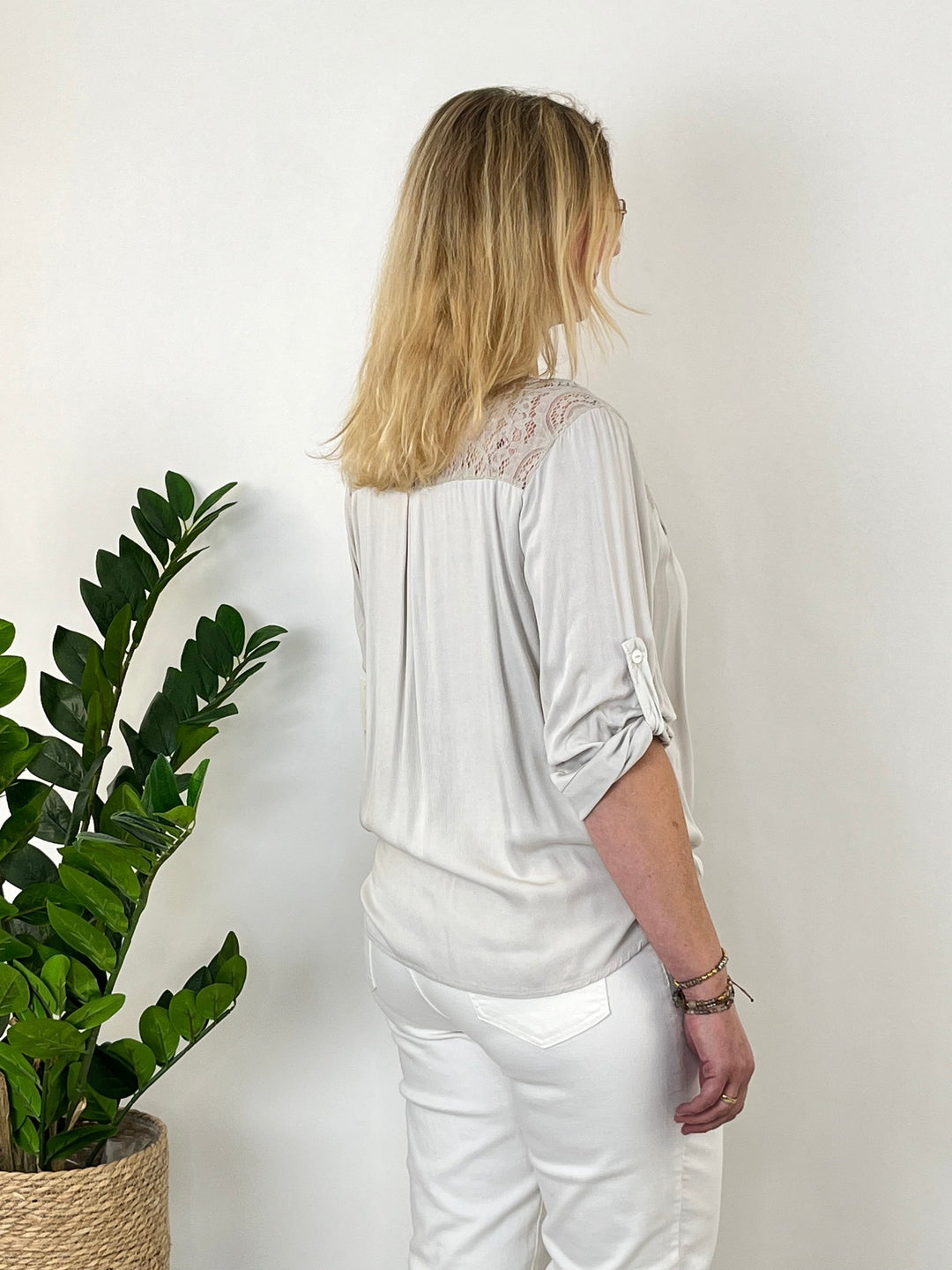 Bluse mit Spitzeneinsatz in Feincordoptik von Bella Vita - Mode &amp; Lifestyle
