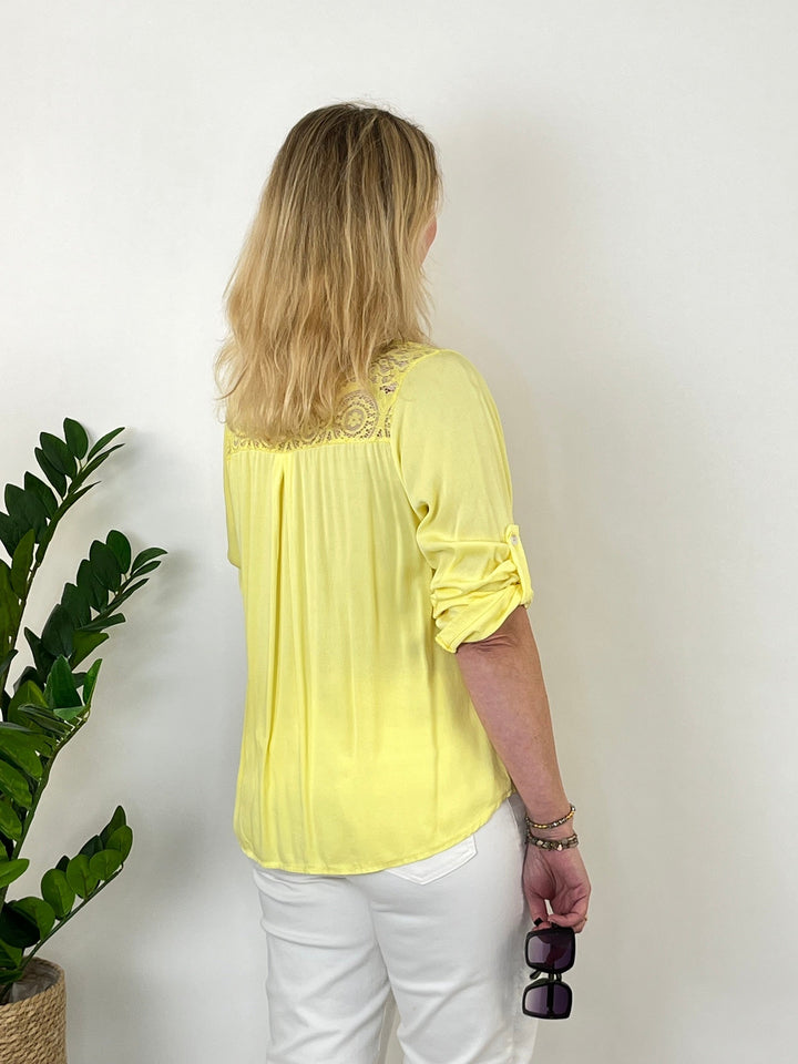 Bluse mit Spitzeneinsatz in Feincordoptik von Bella Vita - Mode &amp; Lifestyle