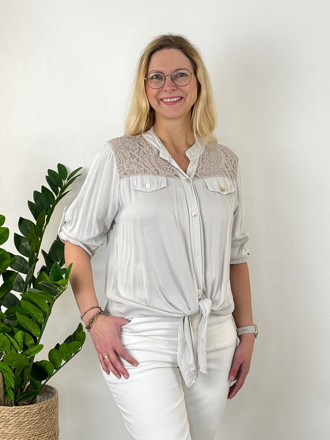 Bluse mit Spitzeneinsatz in Feincordoptik von Bella Vita - Mode &amp; Lifestyle