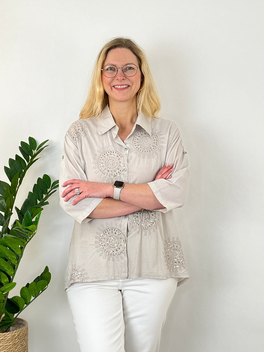 Bluse mit Stickerei und Paillettenverzierung von Bella Vita - Mode &amp; Lifestyle