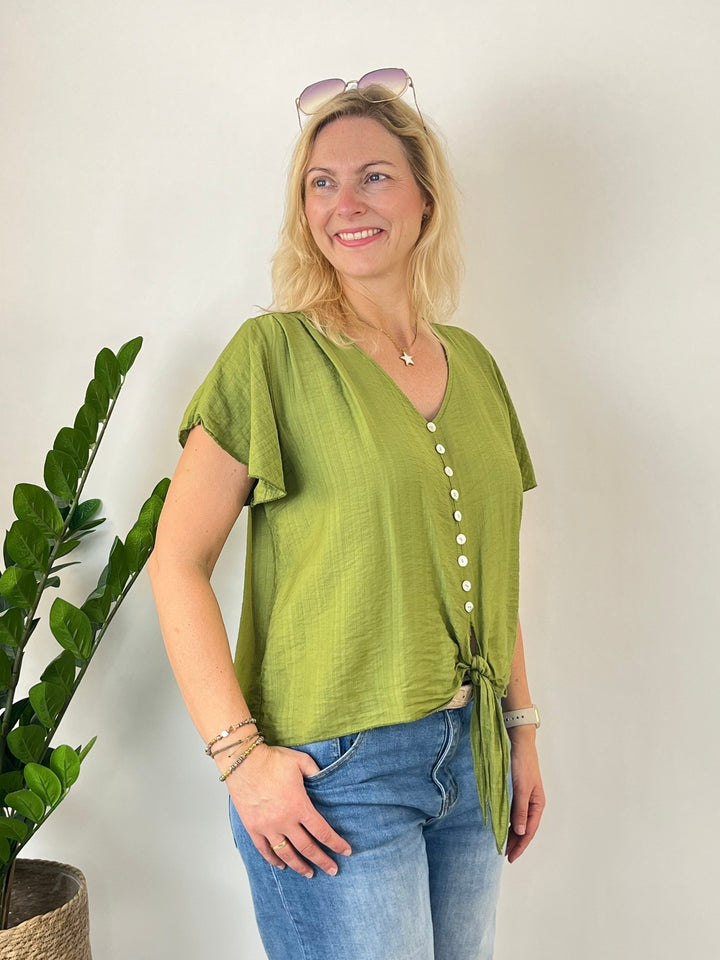 Grüne Bluse mit Volantärmeln und asymmetrischem Knotensaum Seitenansicht