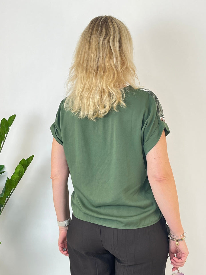 Olivgrünes Blusenshirt mit lockerem Schnitt und glattem Stoff