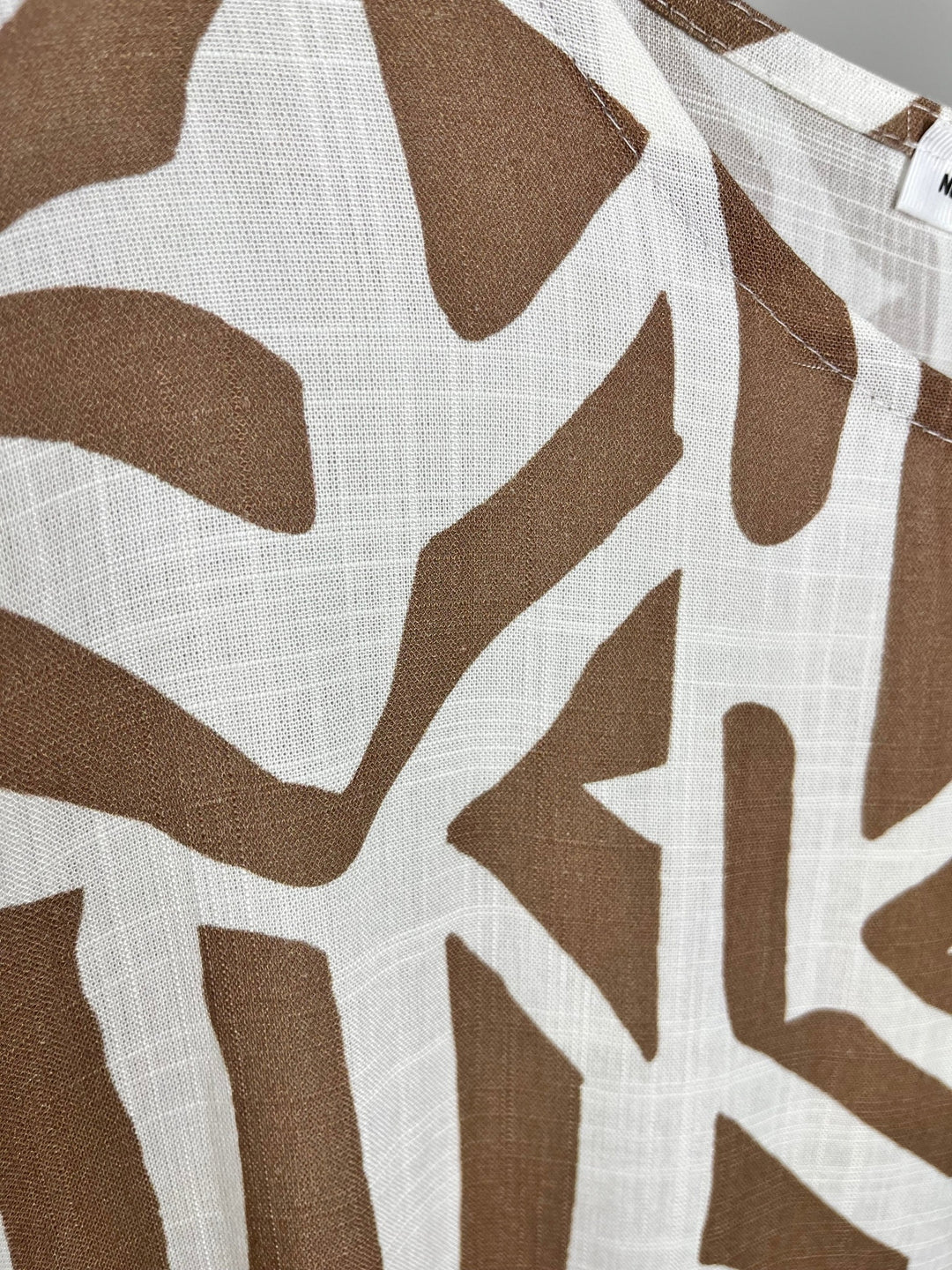 Blusenshirt mit grafischem Print, beige von Bella Vita - Mode &amp; Lifestyle