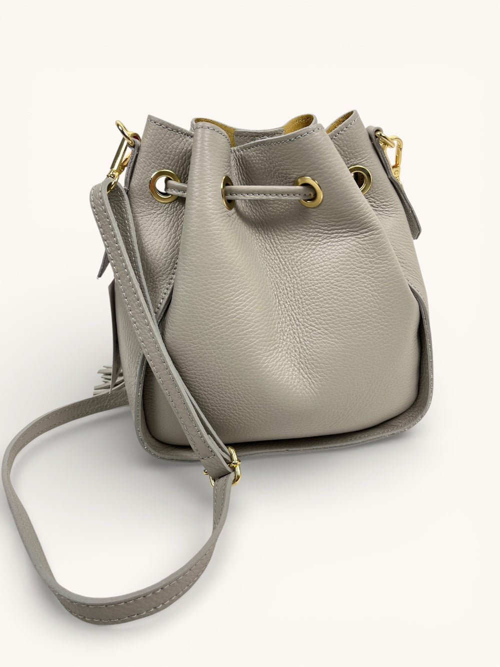 Bucket Bag aus Echtleder mit goldfarbenen Zierelementen von Bella Vita - Mode &amp; Lifestyle