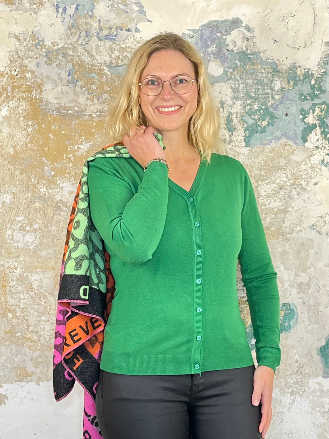 Cardigan V-Ausschnitt, grün von Bella Vita - Mode & Lifestyle