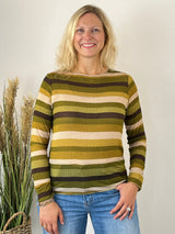 Frontansicht des weichen Viskose-Kaschmir Shirts in Oliv mit Streifendesign