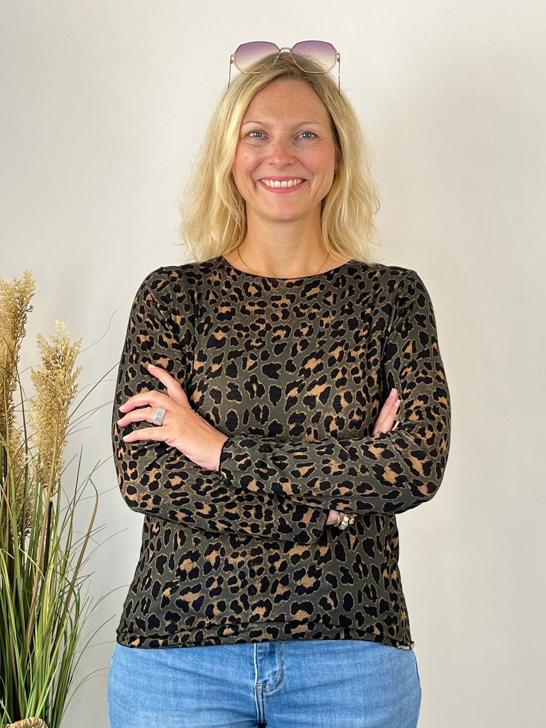 Frontalansicht des langärmeligen Cashmere Touch Shirts Leo in Khaki