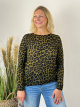Seitliche Ansicht Cashmere Touch Shirt Leo oliv mit Leopardenprint