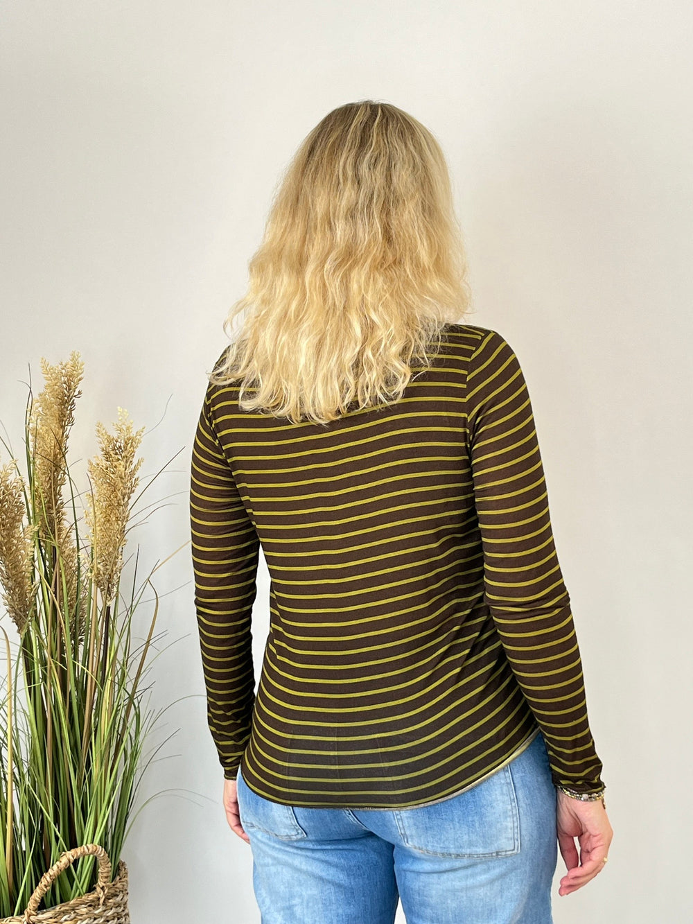 Olivgrau gestreiftes Cashmere Touch Shirt mit V-Ausschnitt und weitem Schnitt