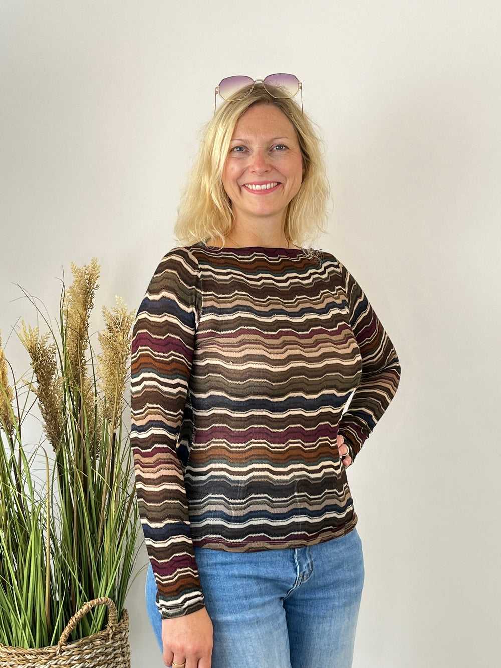 Cashmere Touch Shirt im körpernahen Schnitt mit femininem U-Boot-Ausschnitt
