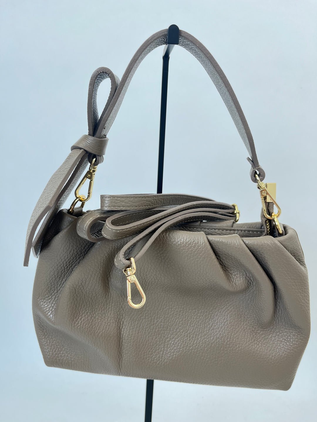 Clutch mit Schleife, taupe von Bella Vita - Mode &amp; Lifestyle