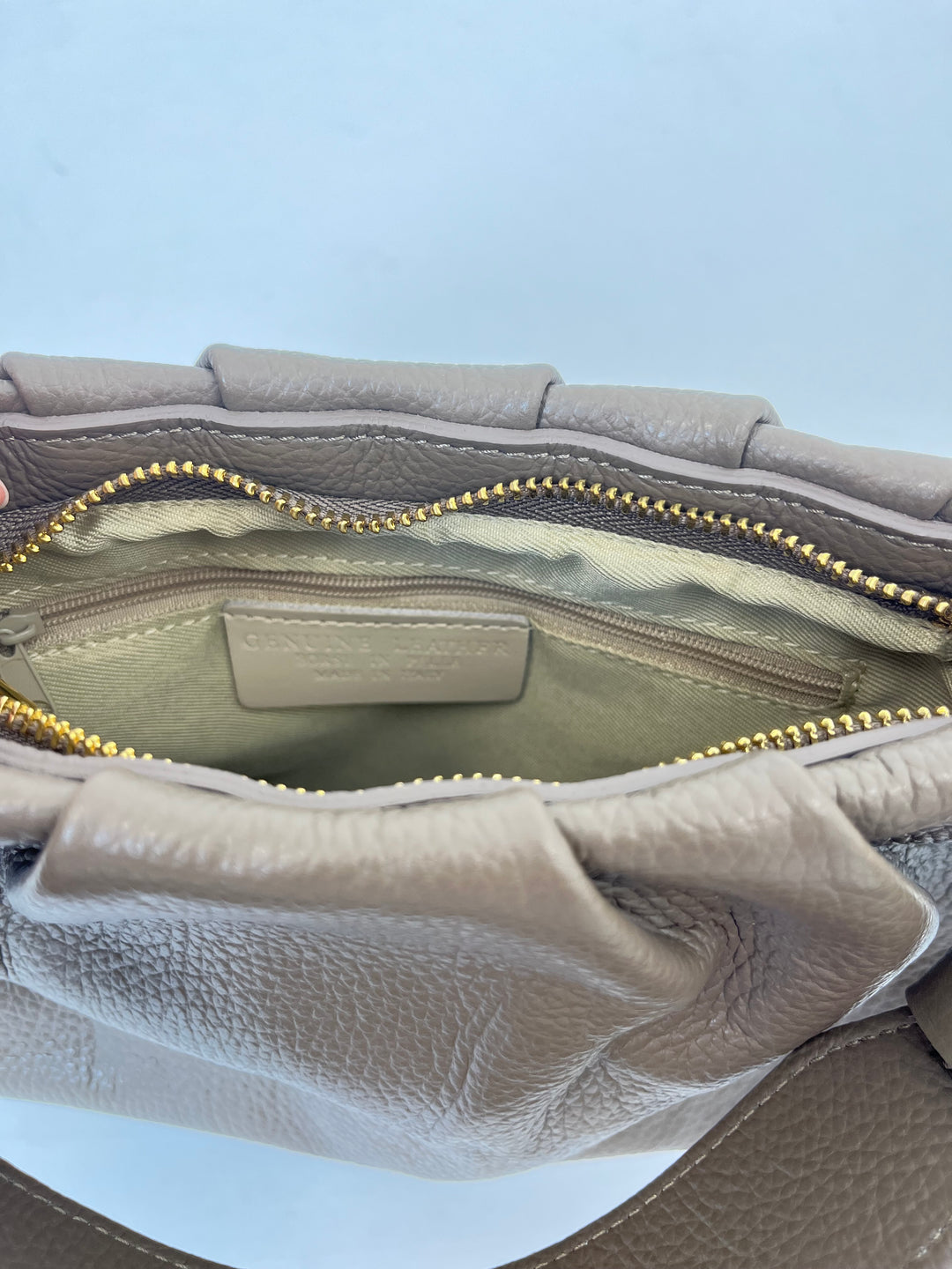 Clutch mit Schleife, taupe von Bella Vita - Mode &amp; Lifestyle