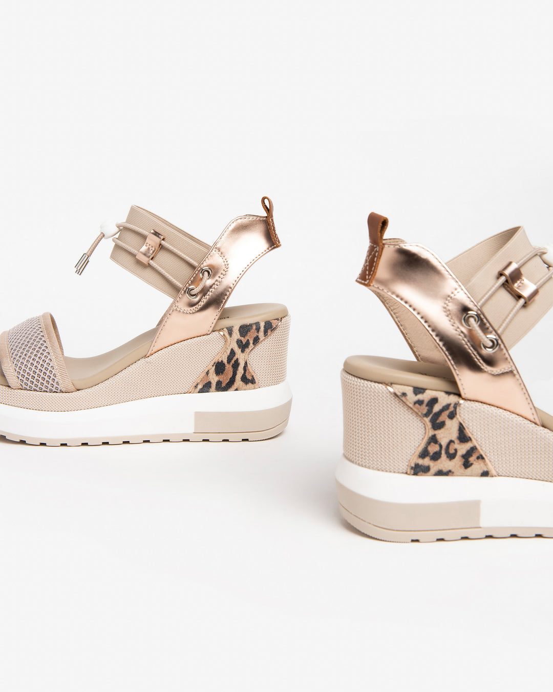 NeroGiardini Plateau-Sandalette Leo, beige-roségold von Bella Vita - Mode & Lifestyle