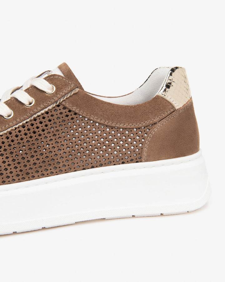 NeroGiardini Sneaker mit Lochmuster, cognac von Bella Vita - Mode & Lifestyle