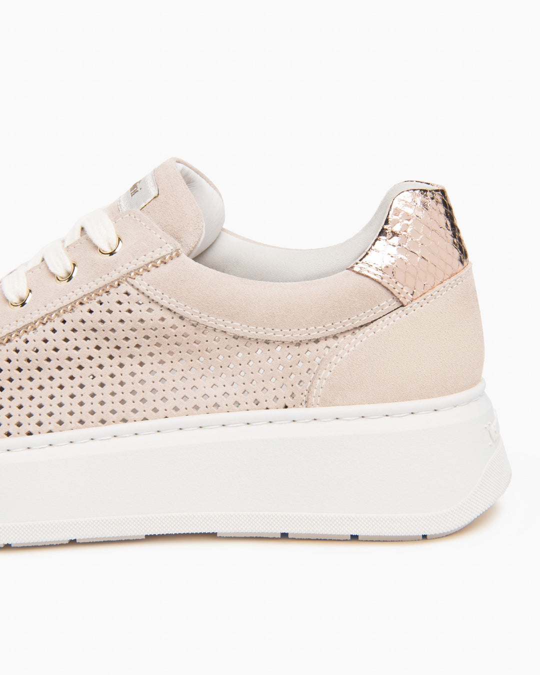 NeroGiardini Sneaker mit Lochmuster, stein von Bella Vita - Mode & Lifestyle