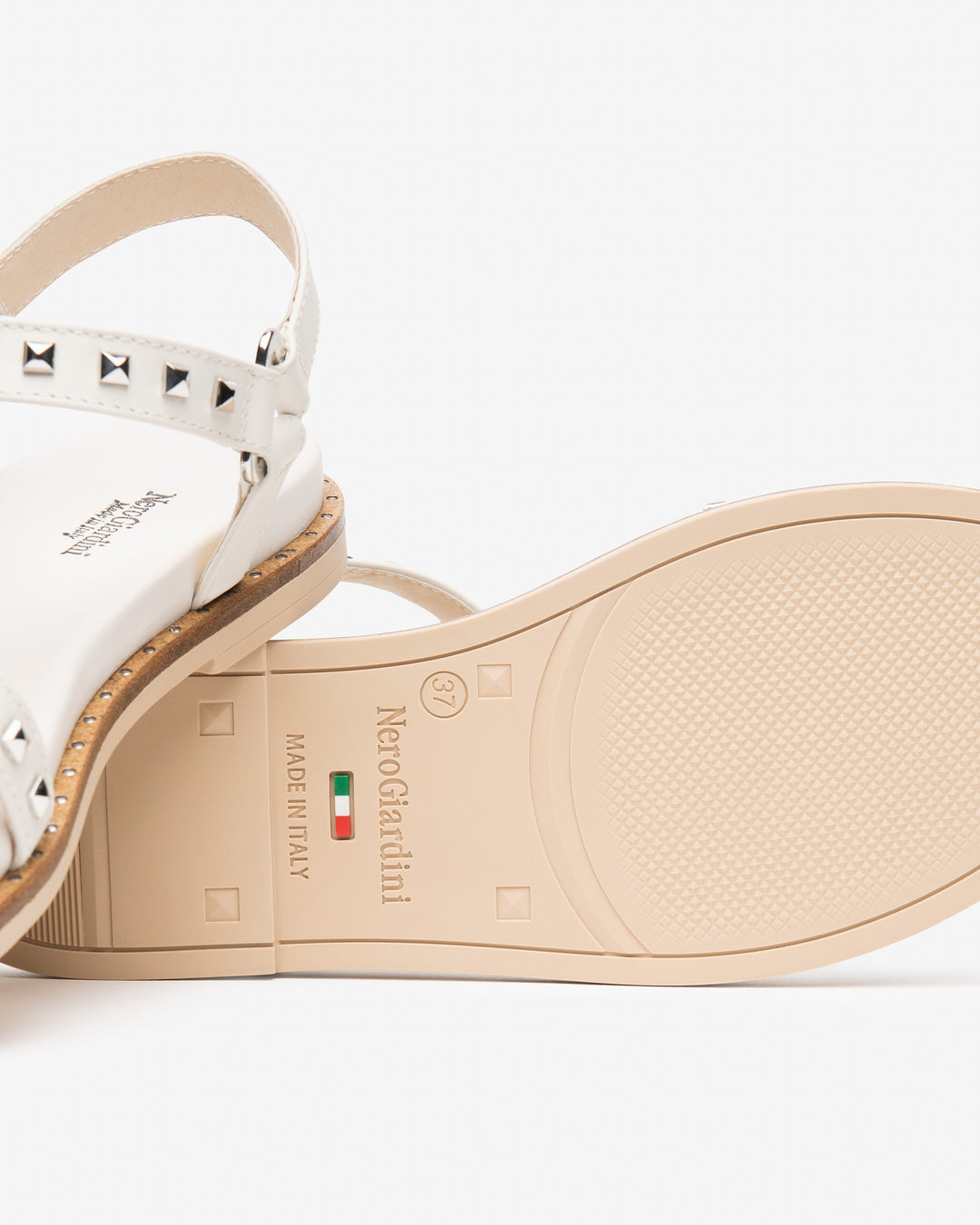 NeroGiardini Riemchensandalen mit Nieten, ecru von Bella Vita - Mode &amp; Lifestyle