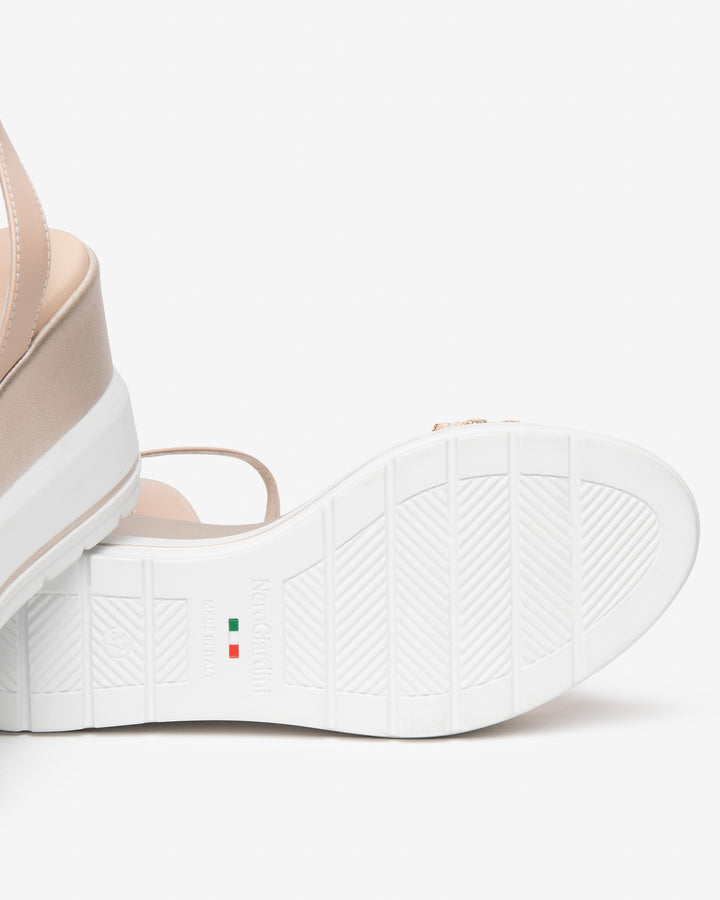 NeroGiardini Plateau-Sandalette, beige-silber von Bella Vita - Mode &amp; Lifestyle