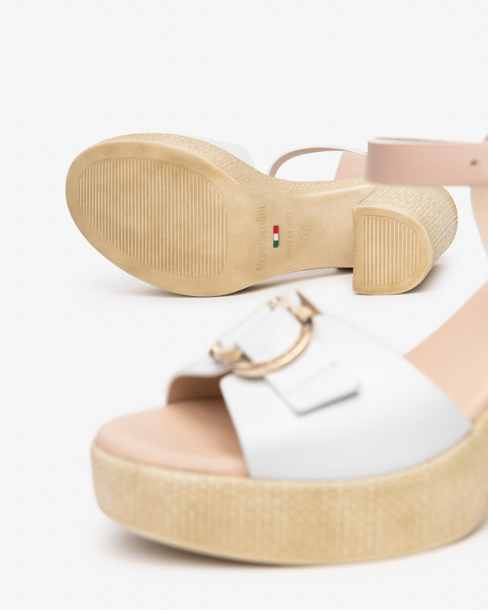 NeroGiardini Plateau-Sandalette, weiß-beige von Bella Vita - Mode & Lifestyle