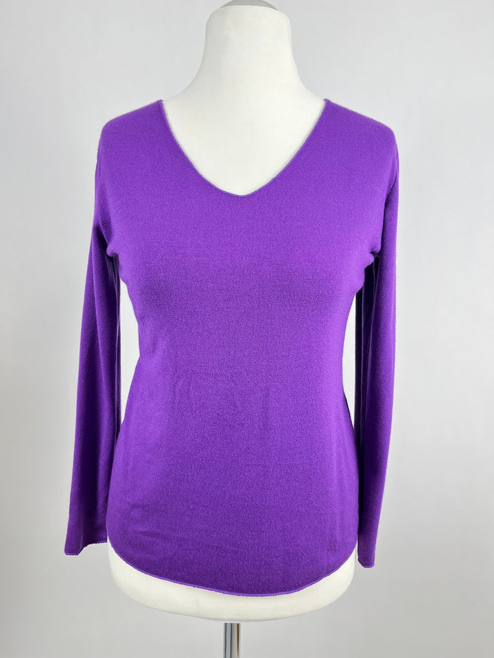 Violetter Strickpullover mit V-Ausschnitt und langen Ärmeln