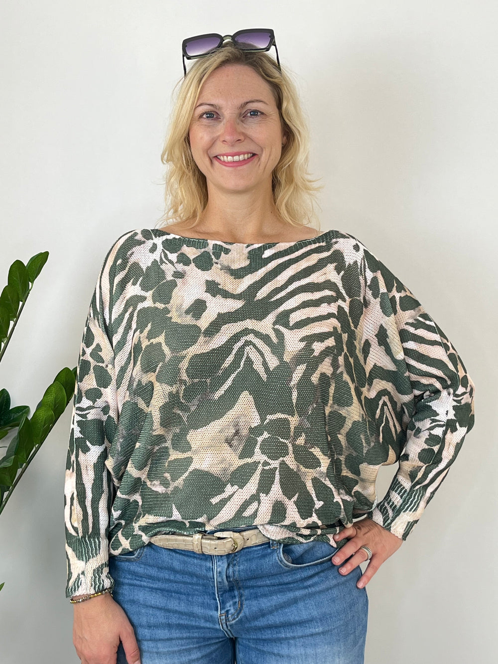 Fledermauspullover Animalprint, khaki von Bella Vita - Mode & Lifestyle